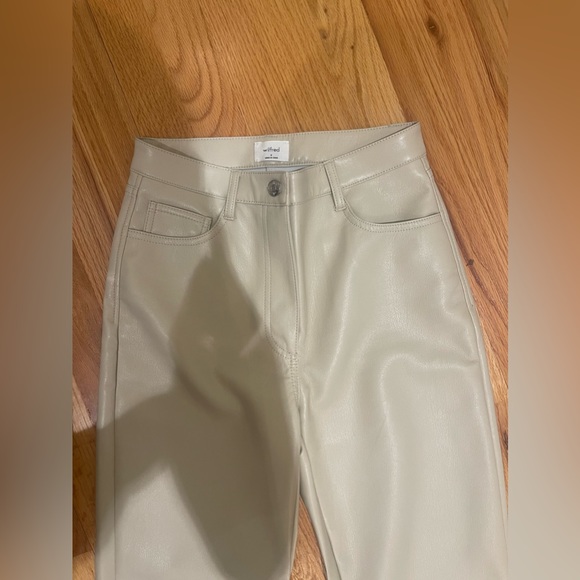 Aritzia Melina Pant in Birch - Picture 4 of 13